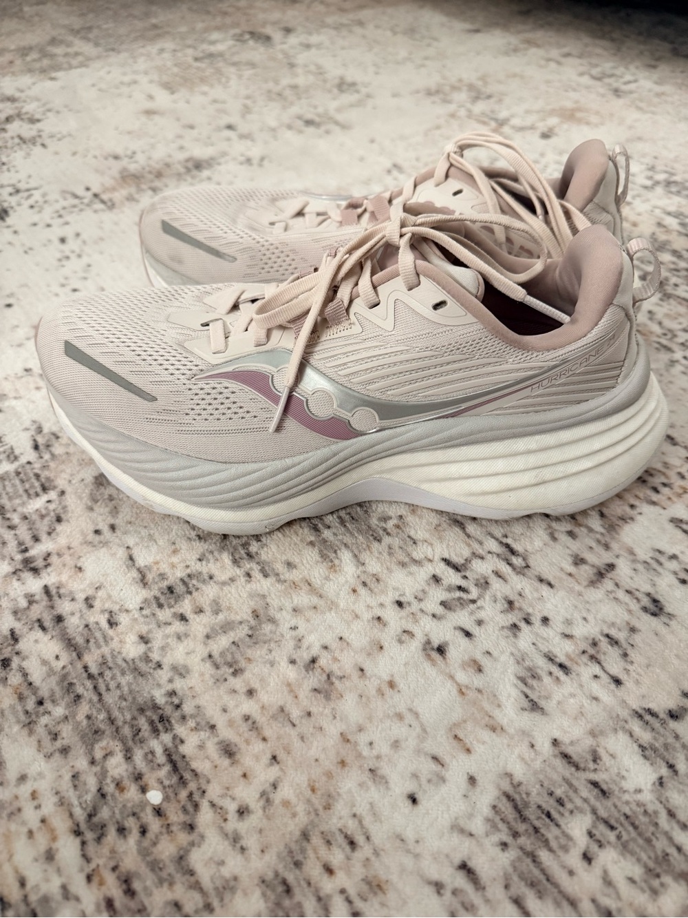 Saucony Hurricane 24 Women's Athletic Shoes in Pink & White